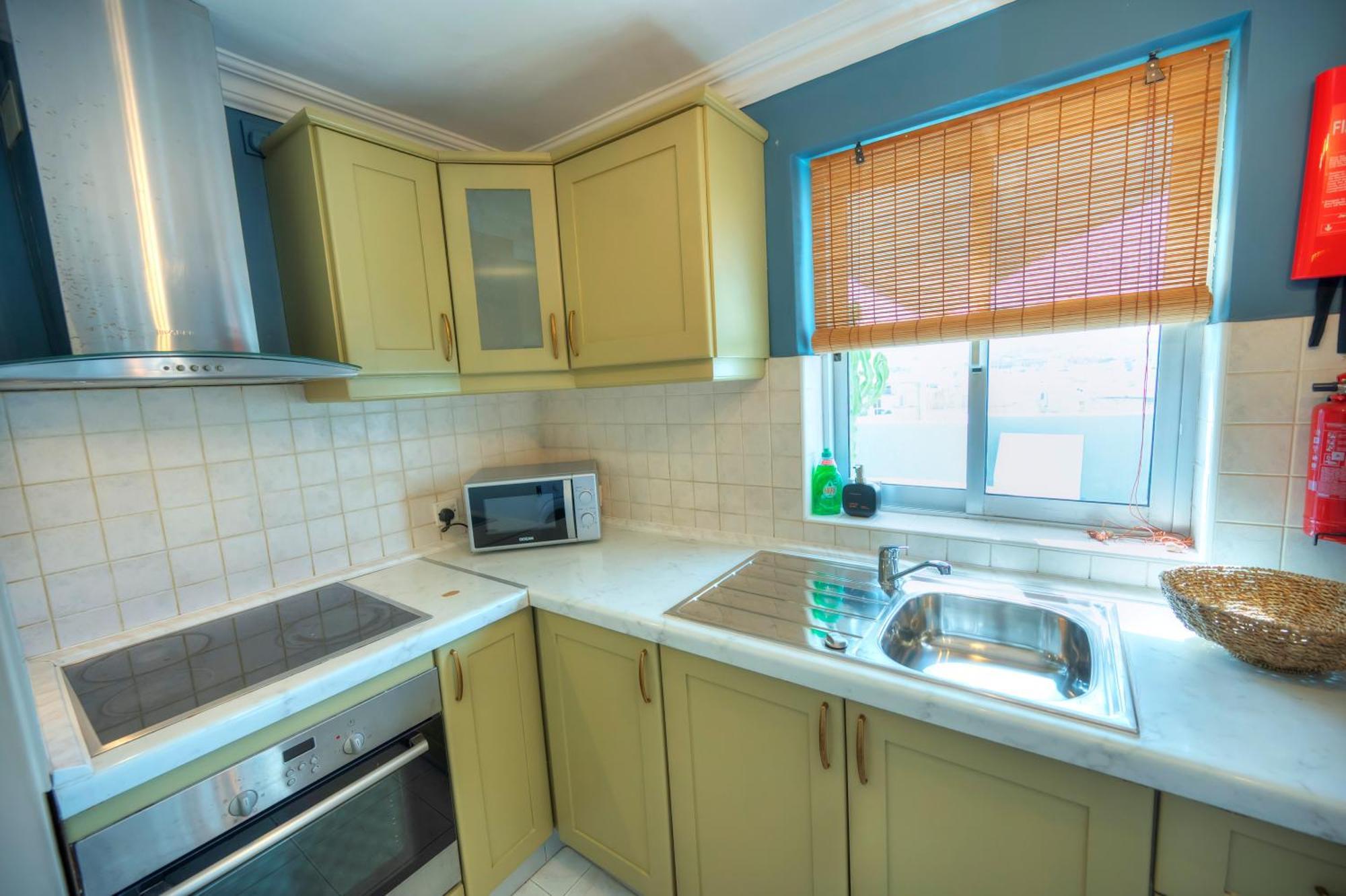 Beautiful Penthouse, Sun Terrace, Jacuzzi Goslm-8 * Sliema
